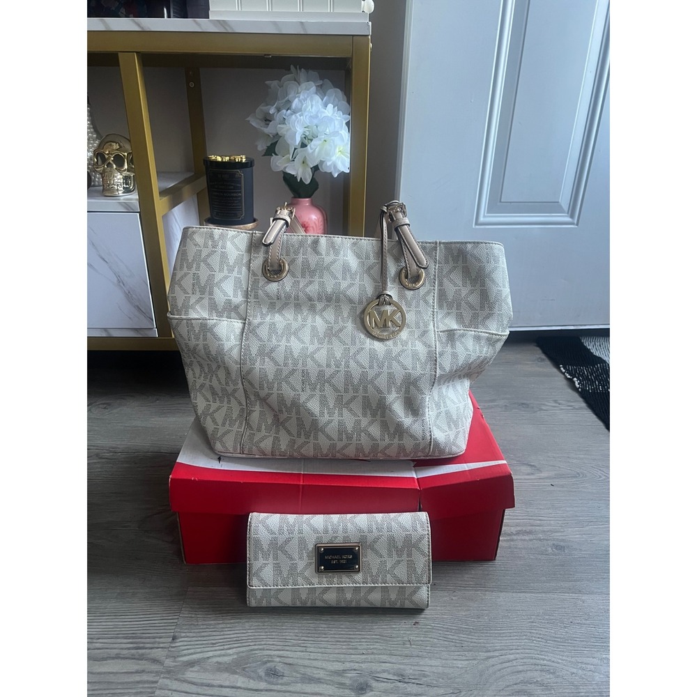 Michael Kors Jet Set Large Signature Tote & Wallet Vanilla Ivory